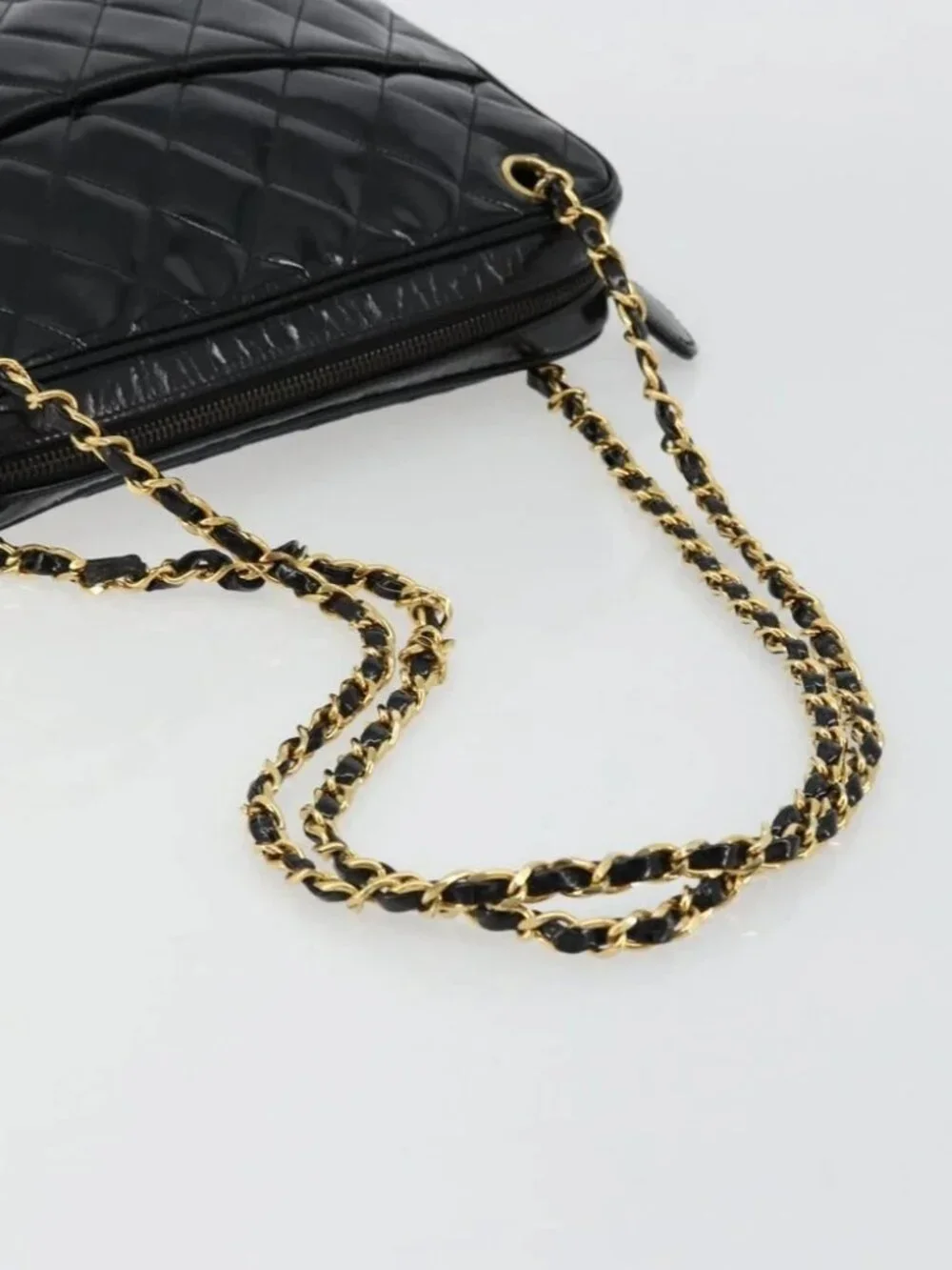 CHANEL Matelasse Chain Shoulder Bag Patent leather Black Gold CC Auth 175899